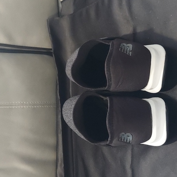 New Balance Unisex Black and Gray Sneakers Slip On - Picture 10 of 11